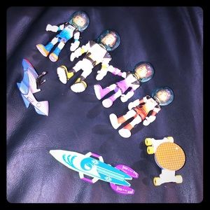 •toys• miles callisto [& family] figurines